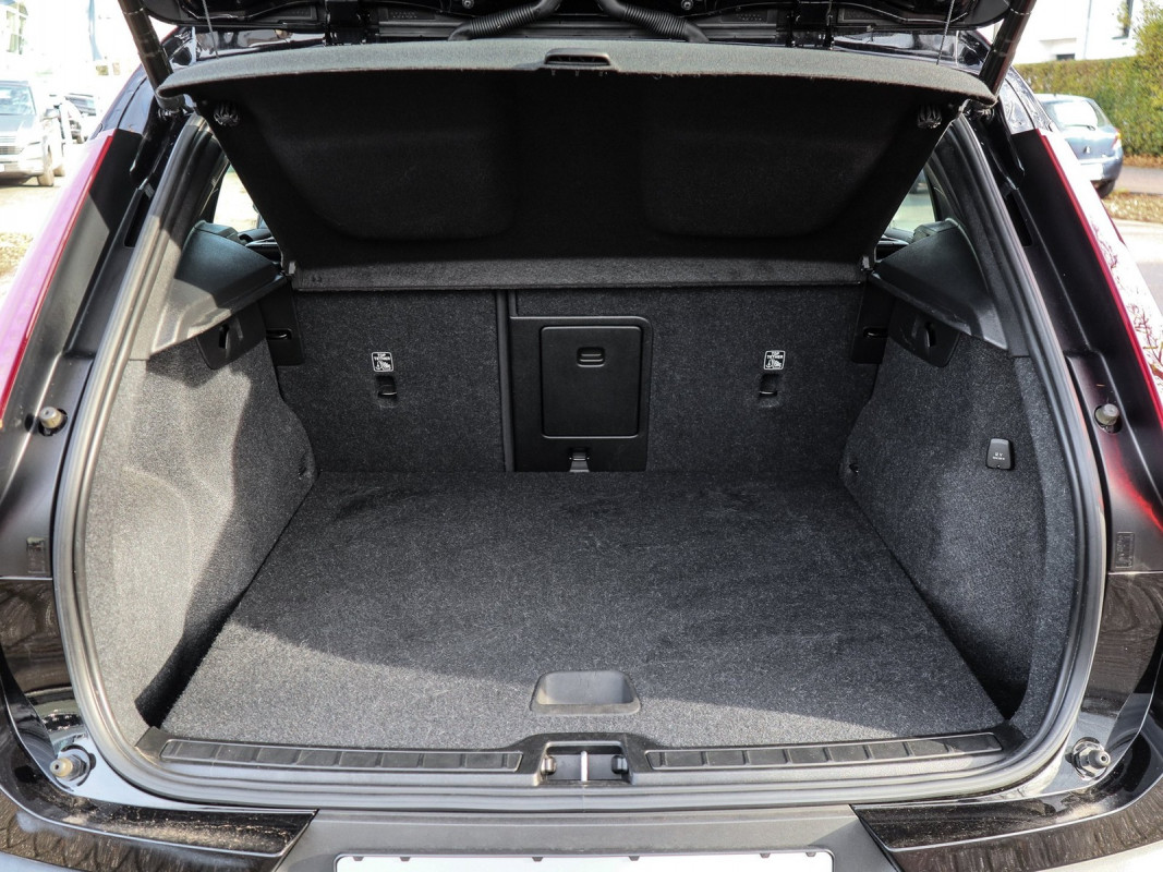 Volvo XC40 T5 - SUV/Off-road - Schwarz - Gebrauchtwagen - Bild 12
