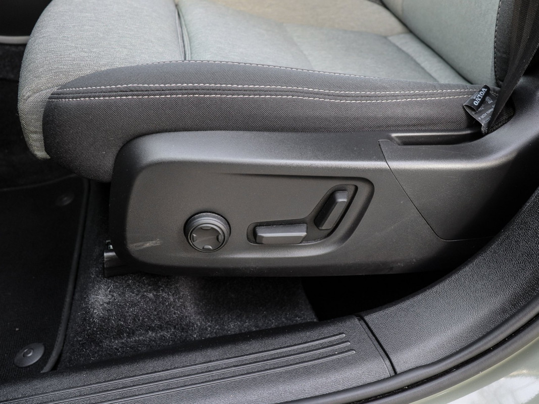 Volvo XC40 T4 - SUV/Off-road - Grün - Gebrauchtwagen - Bild 14