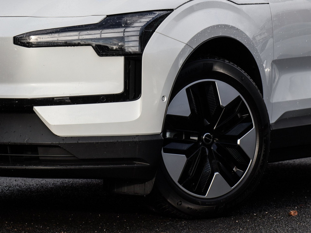 Volvo EX30 Twin Motor Performance - SUV/Off-road - Weiss - Gebrauchtwagen - Bild 6