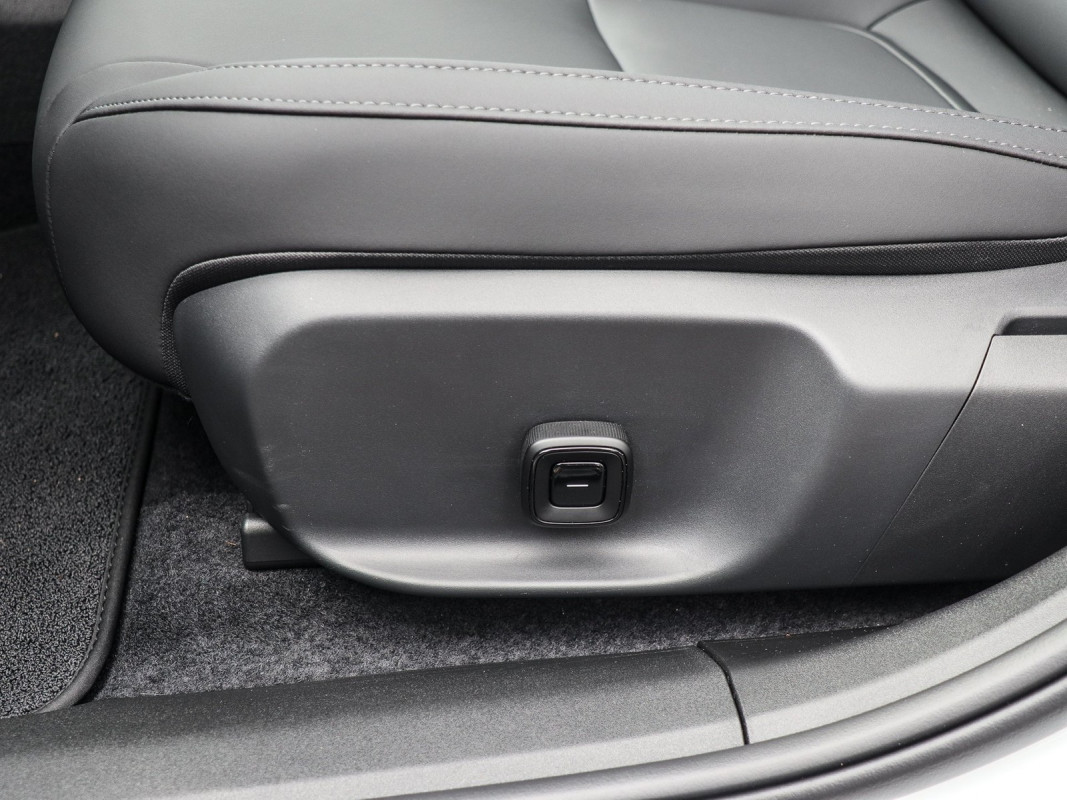 Volvo EX30 Twin Motor Performance - SUV/Off-road - Weiss - Gebrauchtwagen - Bild 14