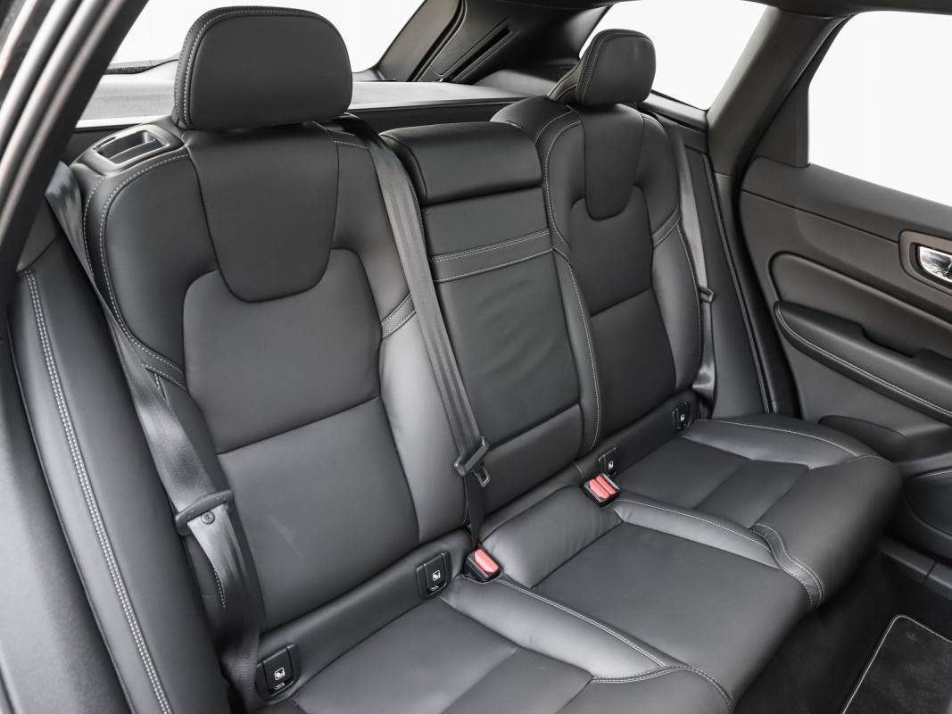 Volvo XC60 B4 (D) AWD - SUV/Off-road - Schwarz - Gebrauchtwagen - Bild 5