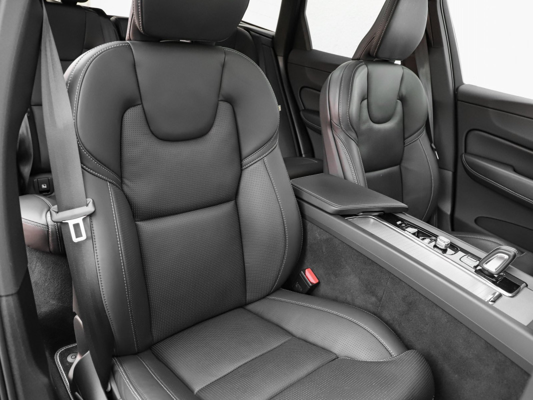 Volvo XC60 B4 (D) AWD - SUV/Off-road - Schwarz - Gebrauchtwagen - Bild 7