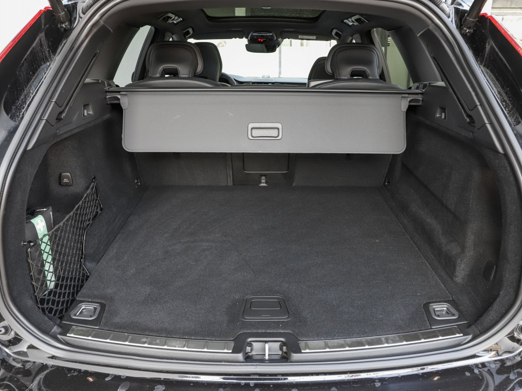 Volvo XC60 B4 (D) AWD - SUV/Off-road - Schwarz - Gebrauchtwagen - Bild 12