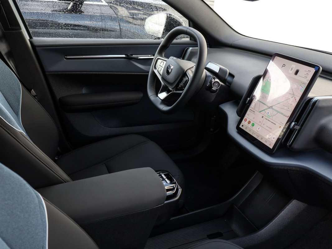 Volvo EX30 Single Motor Extended Range RWD - SUV/Off-road - Blau - Gebrauchtwagen - Bild 3