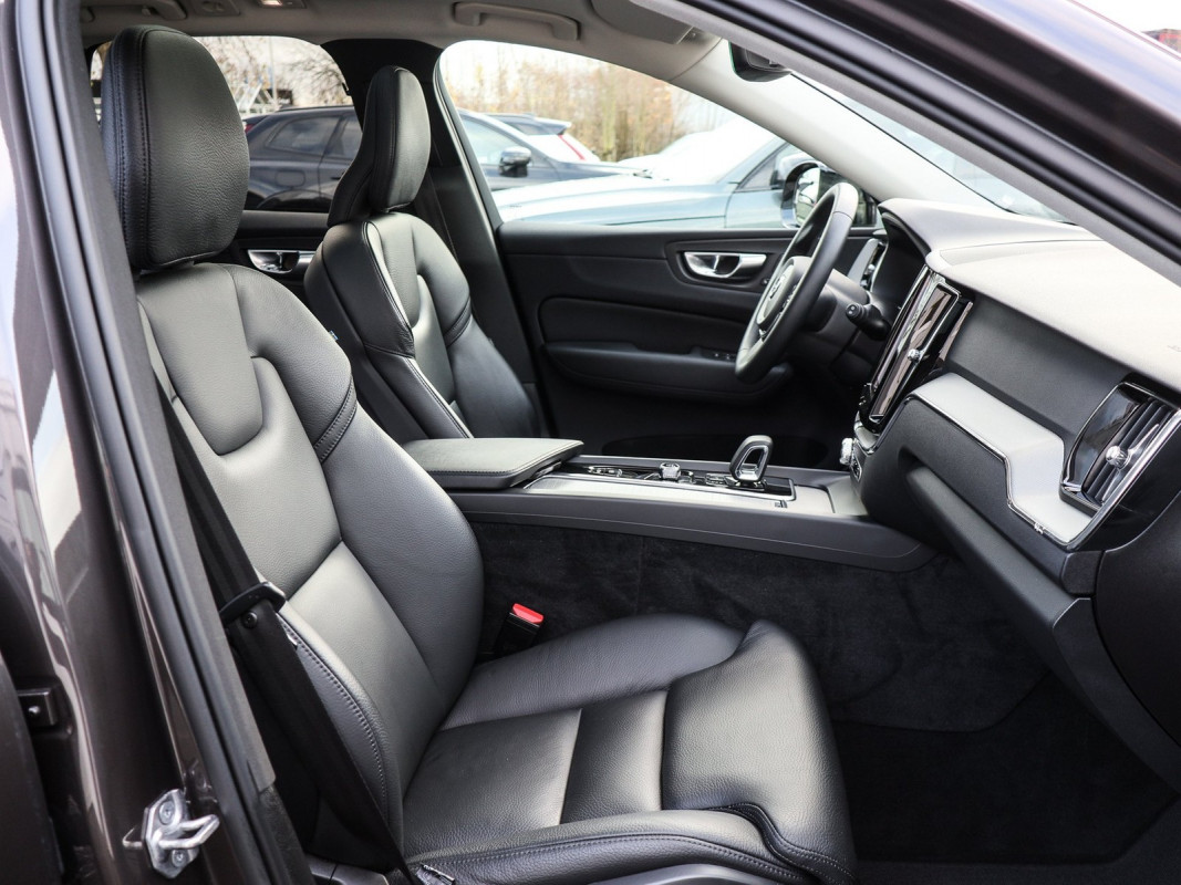 Volvo XC60 B4 (B) - SUV/Off-road - Grau - Gebrauchtwagen - Bild 7