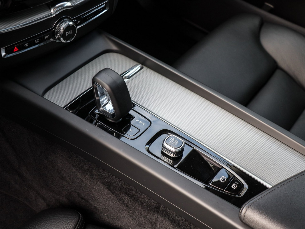 Volvo XC60 B4 (B) - SUV/Off-road - Grau - Gebrauchtwagen - Bild 11