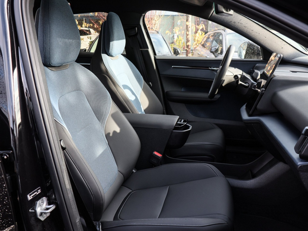 Volvo EX30 Single Ext. Range - SUV/Off-road - Schwarz - Gebrauchtwagen - Bild 7