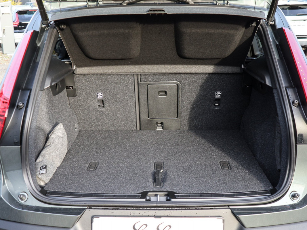 Volvo EX40 Plus Extended Range - SUV/Off-road - Grün - Gebrauchtwagen - Bild 12