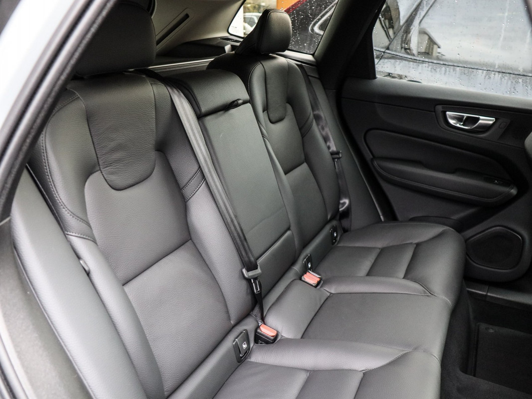 Volvo XC60 B5 (B) Benzin - SUV/Off-road - Grau - Gebrauchtwagen - Bild 5