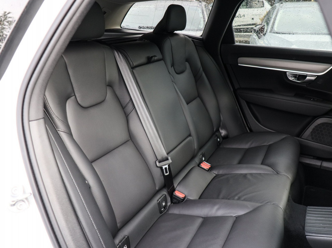Volvo V90 T6 Recharge AWD - Kombi - Weiss - Gebrauchtwagen - Bild 5