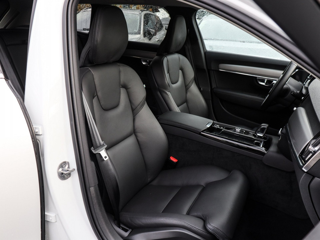 Volvo V90 T6 Recharge AWD - Kombi - Weiss - Gebrauchtwagen - Bild 7