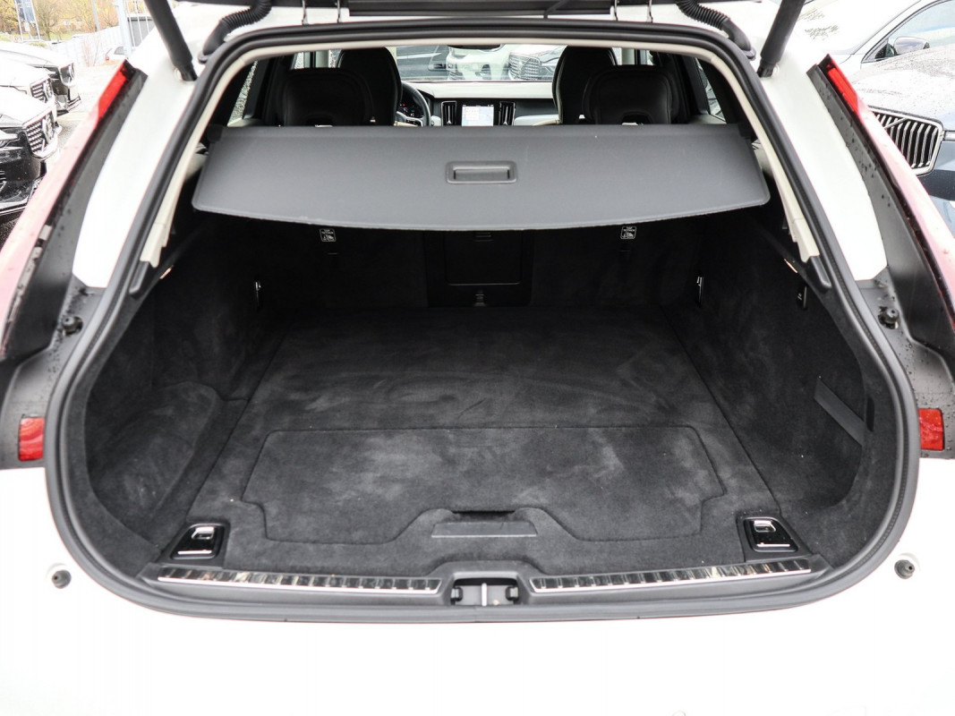 Volvo V90 T6 Recharge AWD - Kombi - Weiss - Gebrauchtwagen - Bild 12