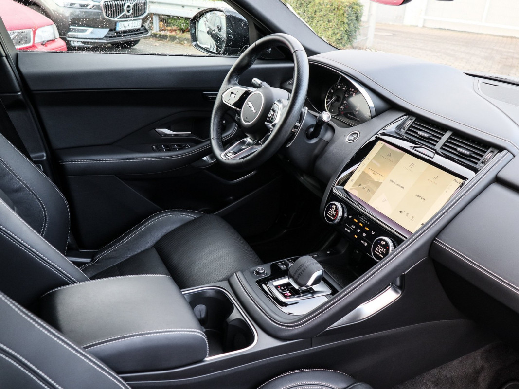 Jaguar E-PACE - SUV/Off-road - Grau - Gebrauchtwagen - Bild 3