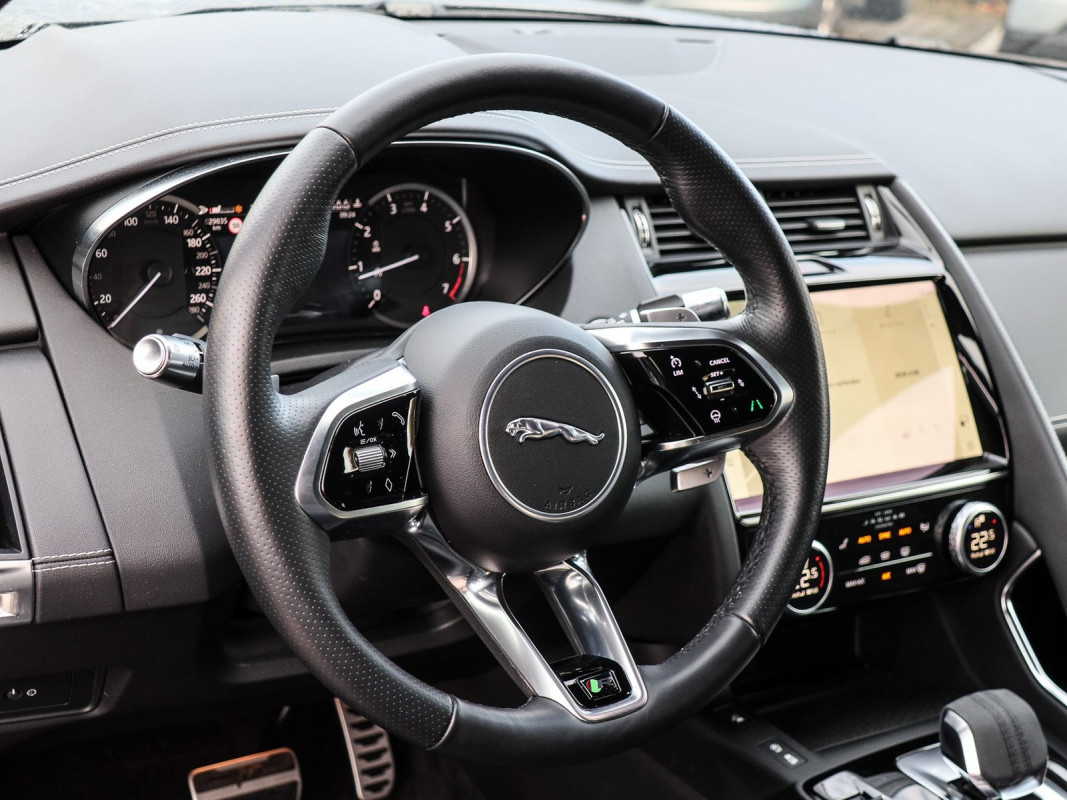 Jaguar E-PACE - SUV/Off-road - Grau - Gebrauchtwagen - Bild 8