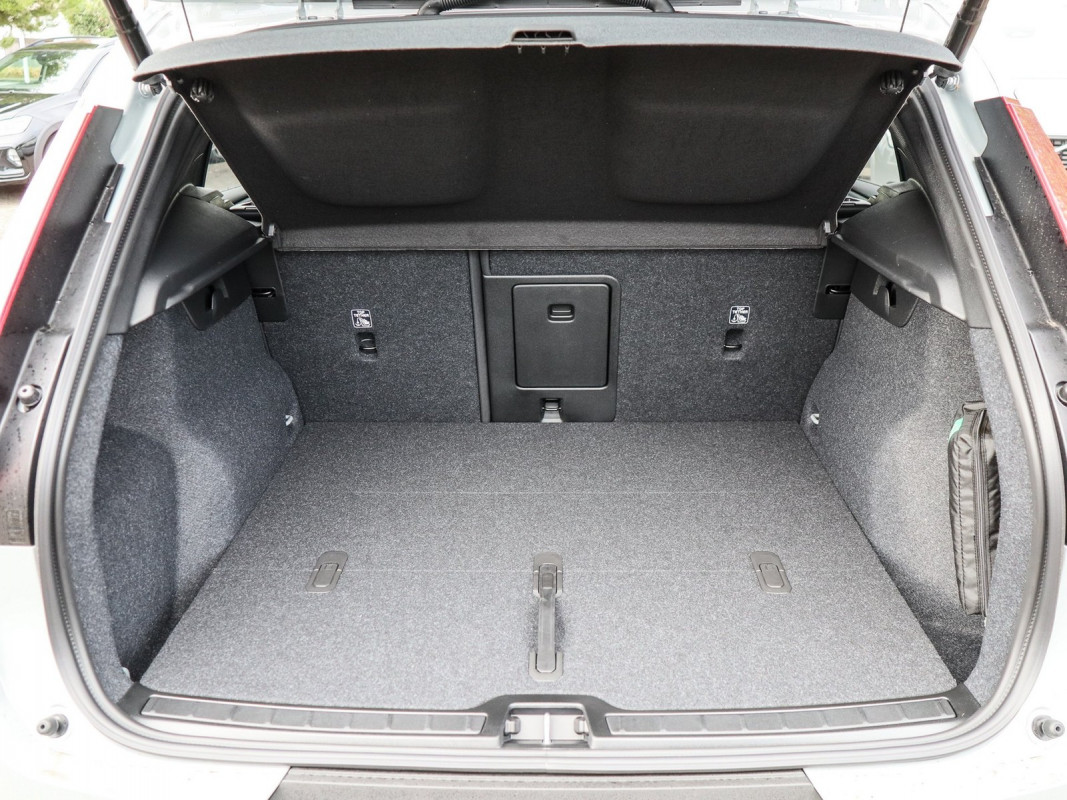 Volvo EX40 - SUV/Off-road - Grau - Gebrauchtwagen - Bild 12