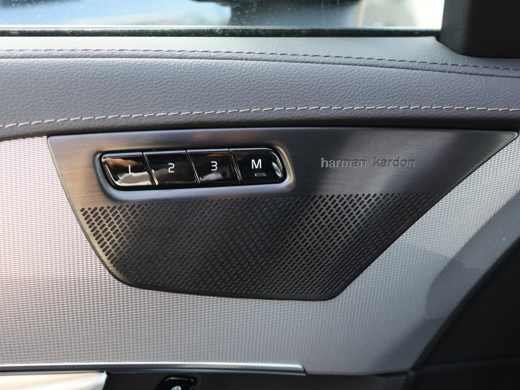 Volvo XC90 T8 AWD Plug-In Hybrid - SUV/Off-road - Schwarz - Gebrauchtwagen - Bild 14