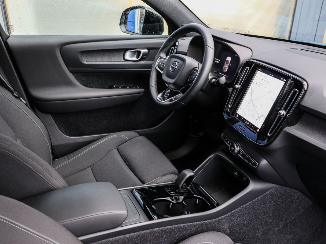 Volvo C40 Core Recharge - SUV/Off-road - Blau - Gebrauchtwagen - Bild 3