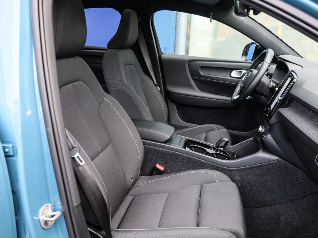 Volvo C40 Core Recharge - SUV/Off-road - Blau - Gebrauchtwagen - Bild 7