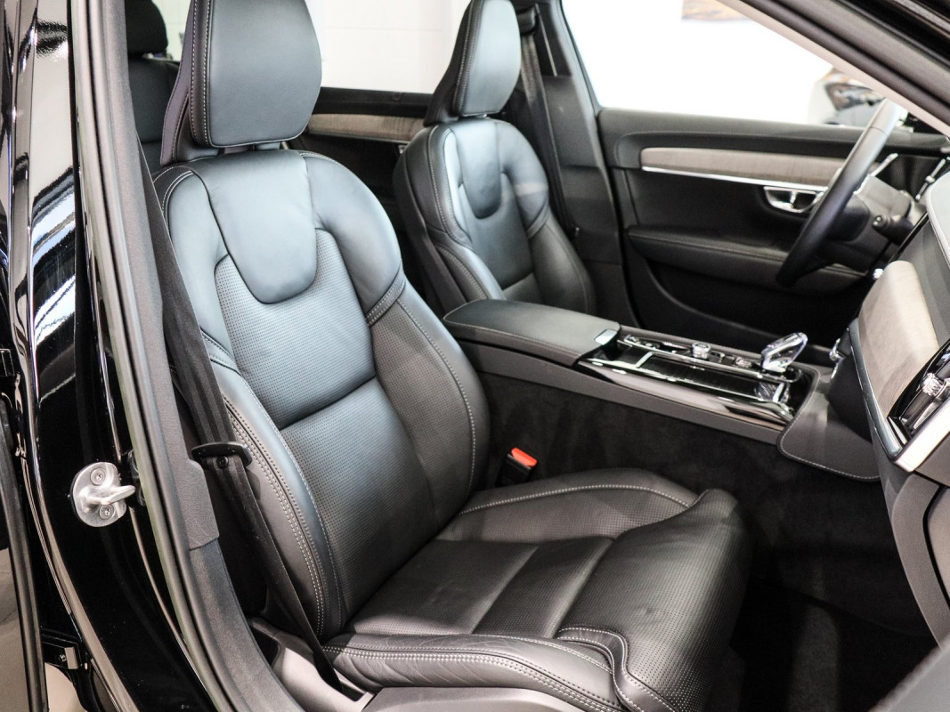 Volvo V90 T8 Recharge AWD Ultimate Dark - Kombi - Schwarz - Gebrauchtwagen - Bild 7