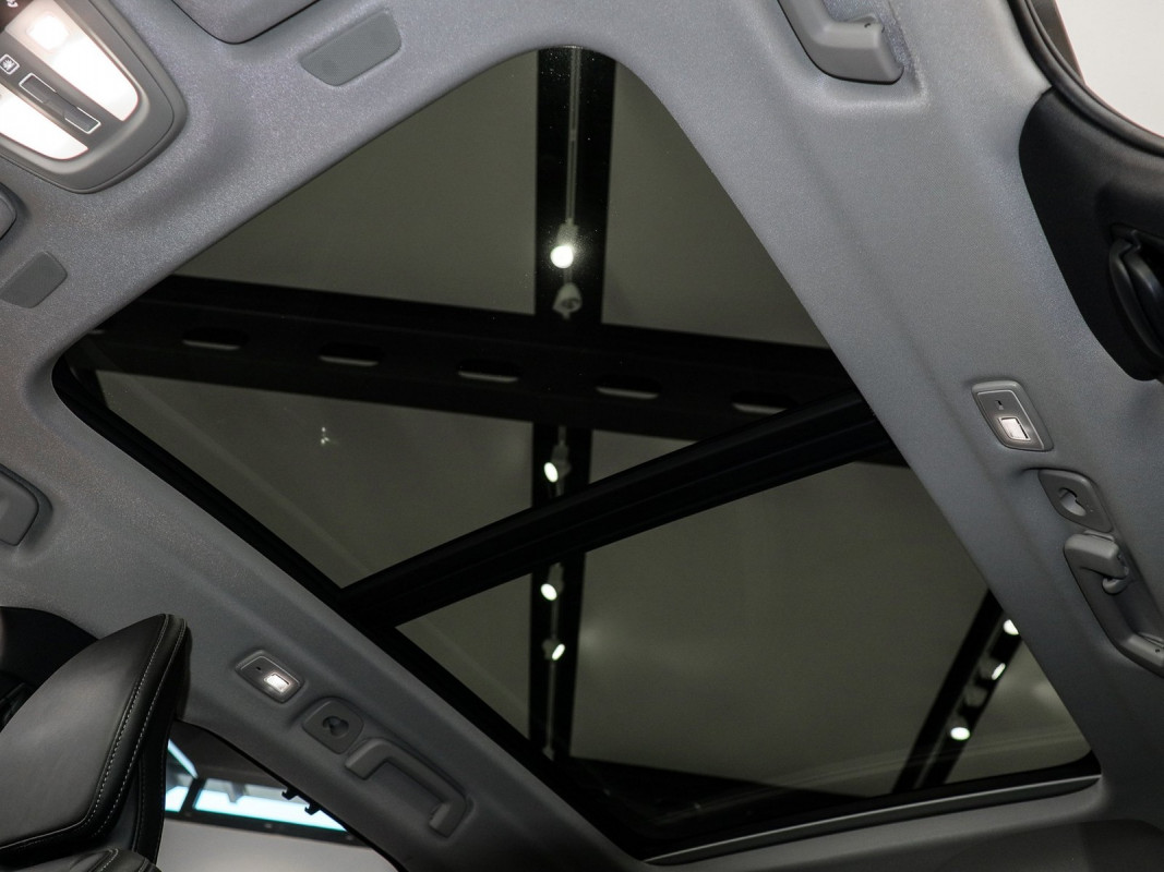 Volvo V90 T8 Recharge AWD Ultimate Dark - Kombi - Schwarz - Gebrauchtwagen - Bild 12