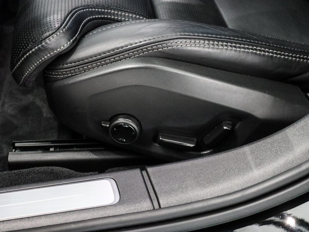 Volvo V90 T8 Recharge AWD Ultimate Dark - Kombi - Schwarz - Gebrauchtwagen - Bild 14