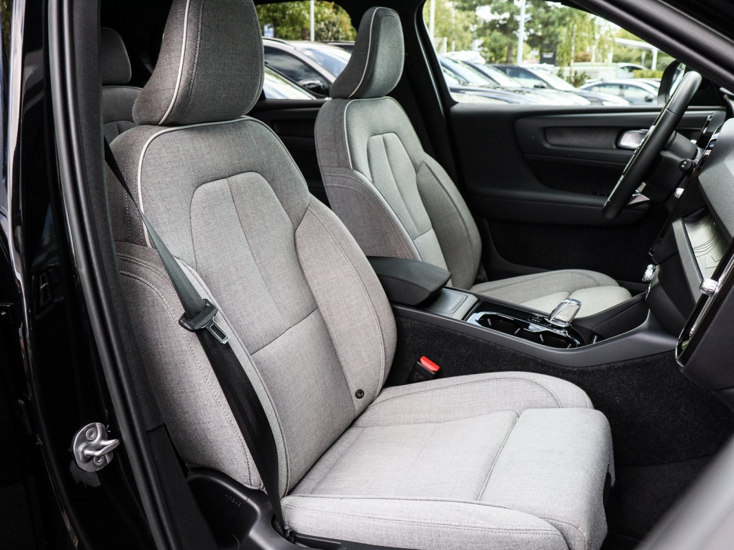 Volvo XC40 Twin Motor AWD - SUV/Off-road - Schwarz - Gebrauchtwagen - Bild 7