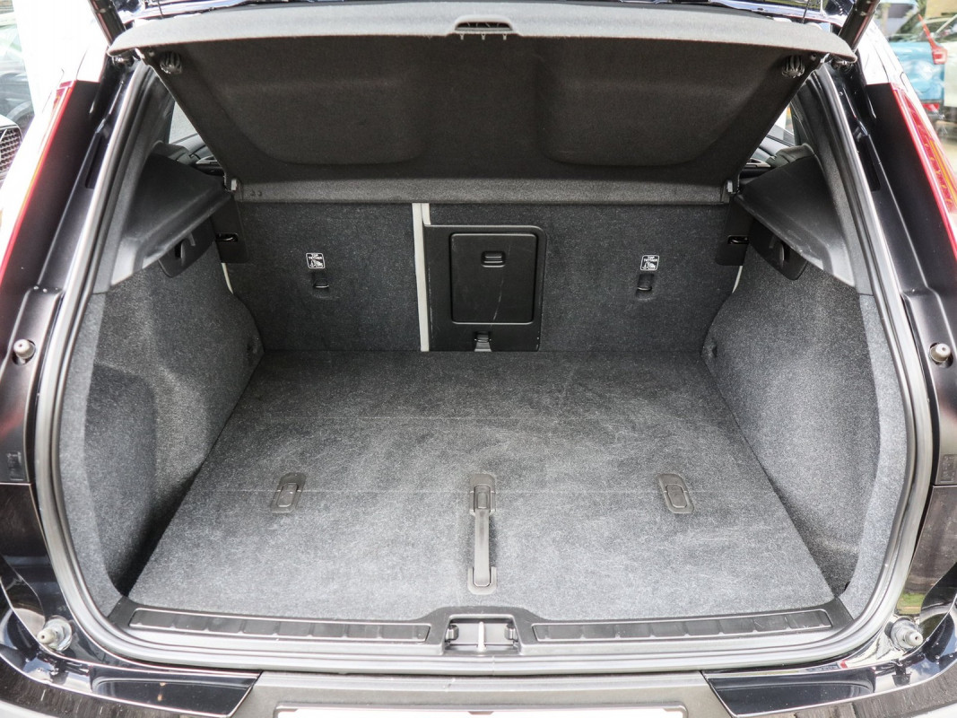 Volvo XC40 Twin Motor AWD - SUV/Off-road - Schwarz - Gebrauchtwagen - Bild 12