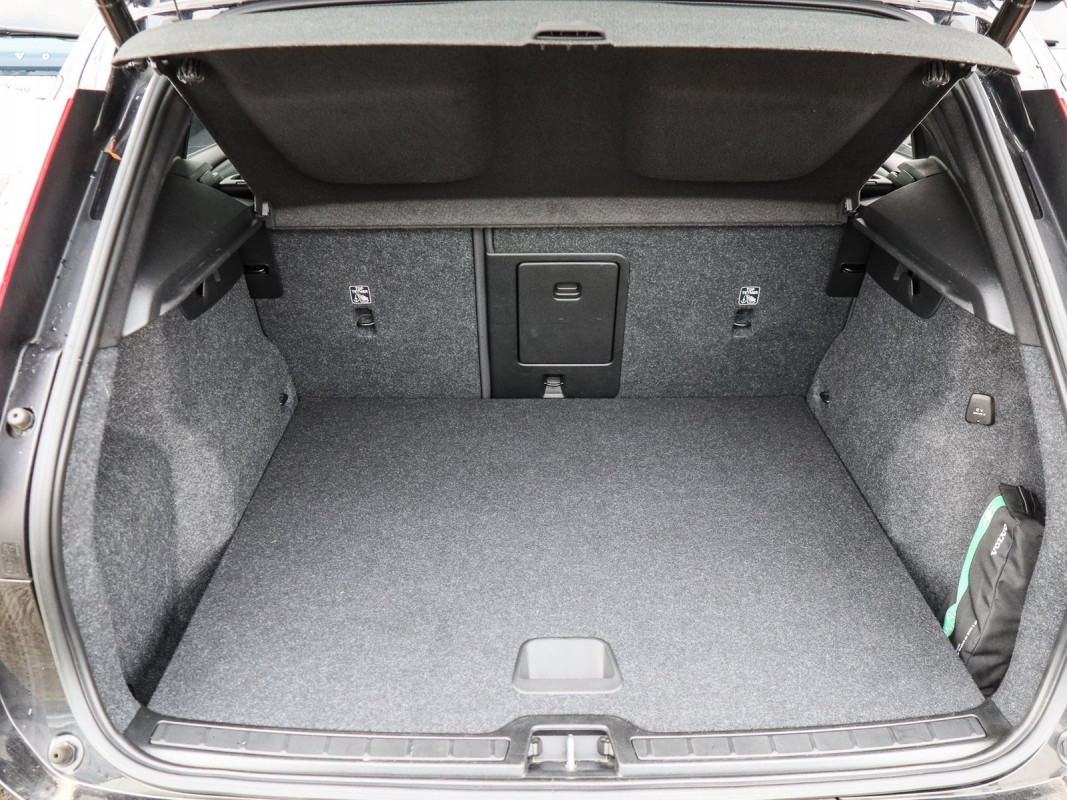 Volvo XC40 T5 - SUV/Off-road - Schwarz - Gebrauchtwagen - Bild 11