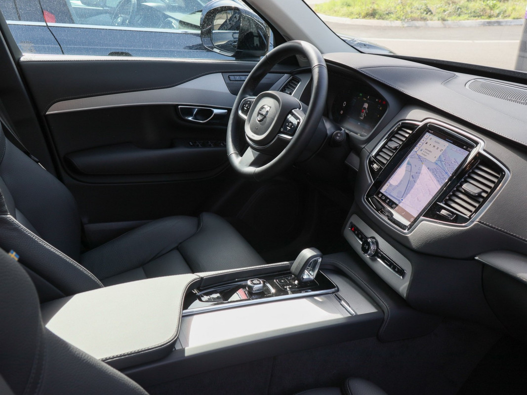 Volvo XC90 T8 AWD Plug-In Hybrid - SUV/Off-road - Schwarz - Gebrauchtwagen - Bild 3