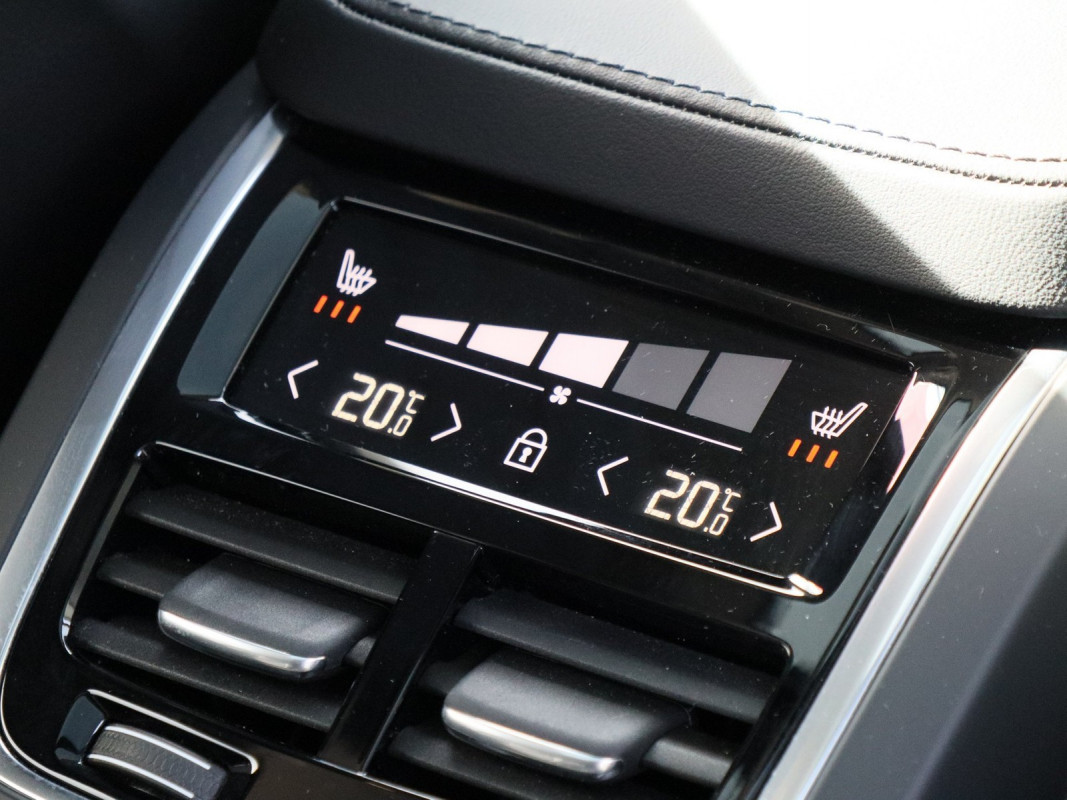 Volvo XC90 T8 AWD Plug-In Hybrid - SUV/Off-road - Schwarz - Gebrauchtwagen - Bild 15