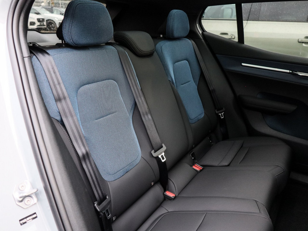 Volvo EX30 Ultra - SUV/Off-road - Grau - Neuwagen - Bild 4