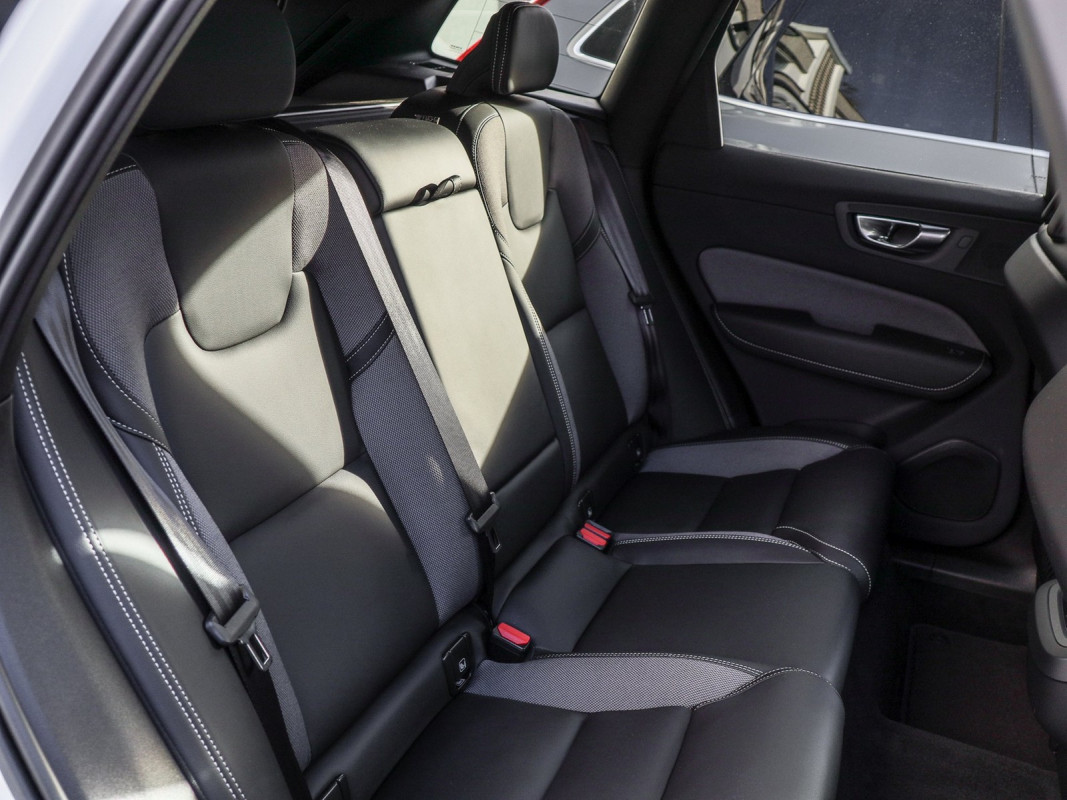 Volvo XC60 B4 (B) - SUV/Off-road - Weiss - Gebrauchtwagen - Bild 5