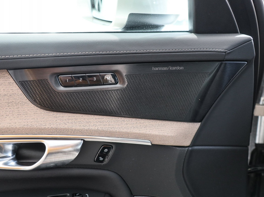 Volvo XC90 T8 AWD - SUV/Off-road - Silber - Gebrauchtwagen - Bild 15