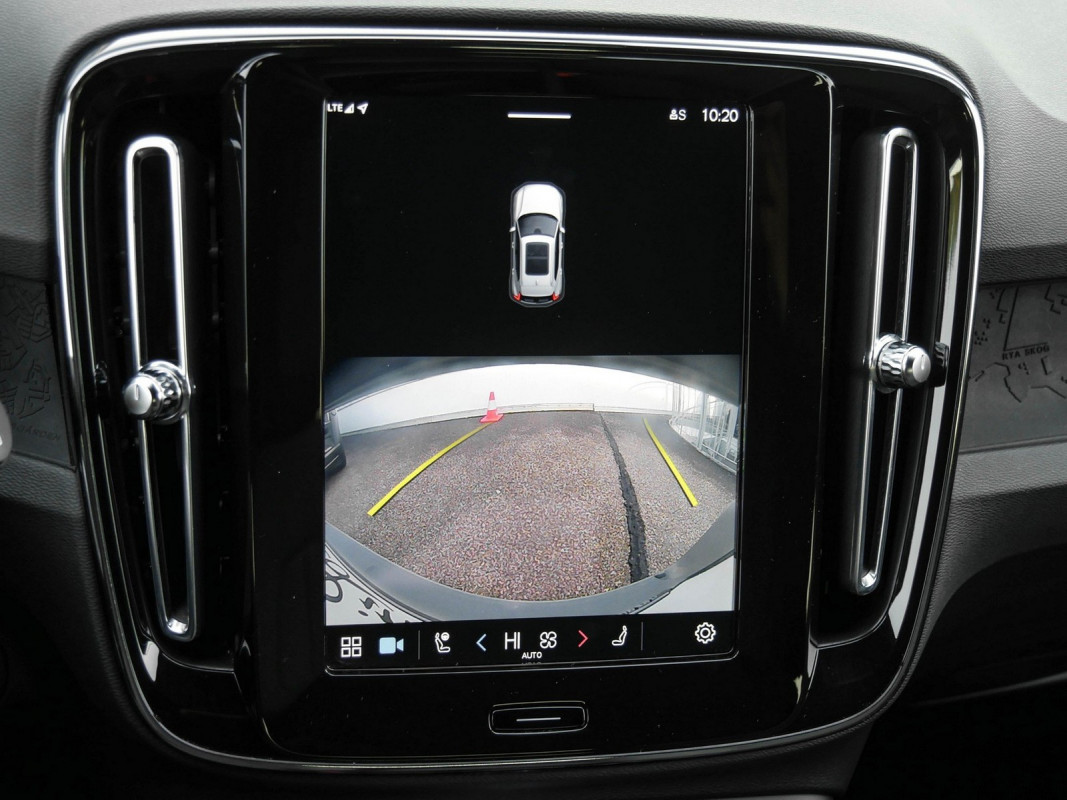 Volvo XC40 - SUV/Off-road - Grün - Gebrauchtwagen - Bild 12