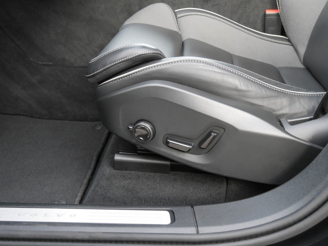 Volvo XC60 - SUV/Off-road - Schwarz - Gebrauchtwagen - Bild 15