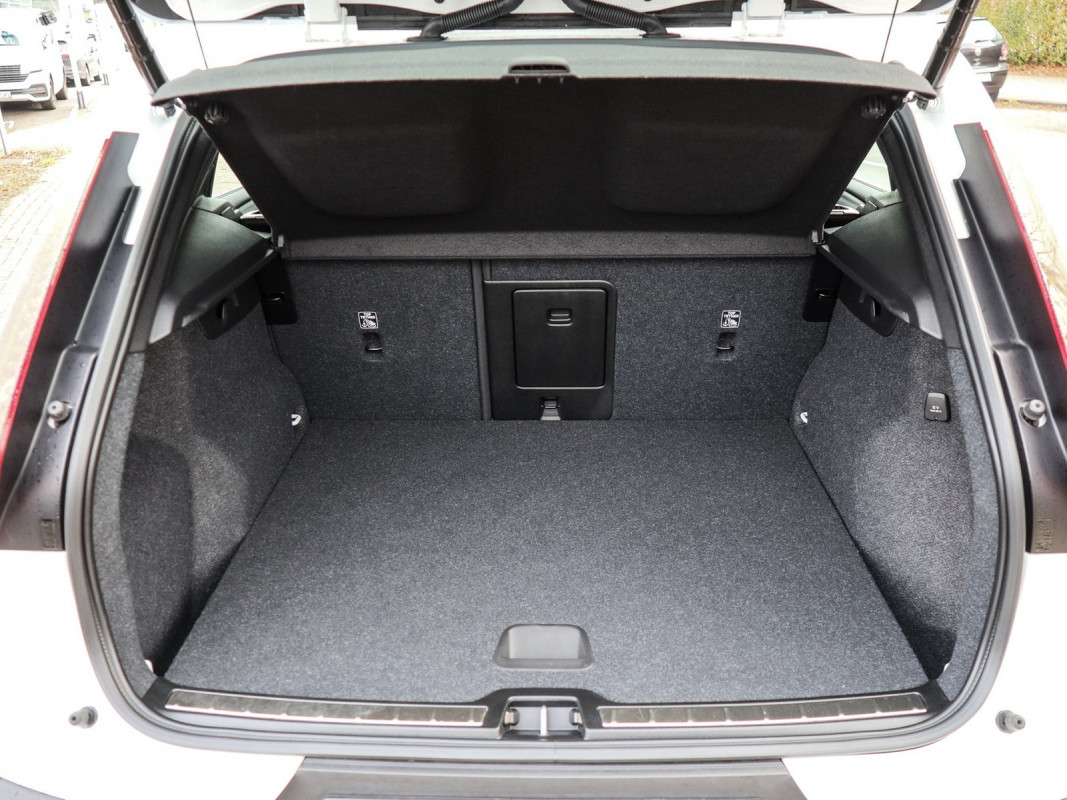 Volvo XC40 T4 - SUV/Off-road - Weiss - Gebrauchtwagen - Bild 10