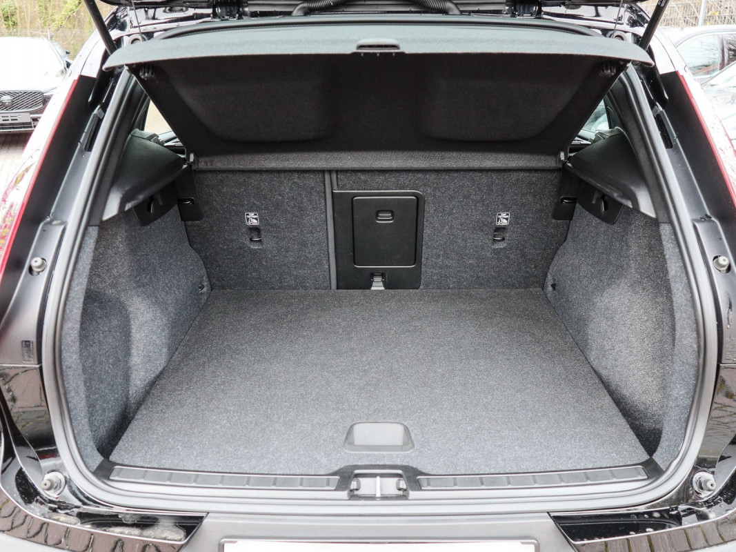 Volvo XC40 P8 - SUV/Off-road - Schwarz - Gebrauchtwagen - Bild 12