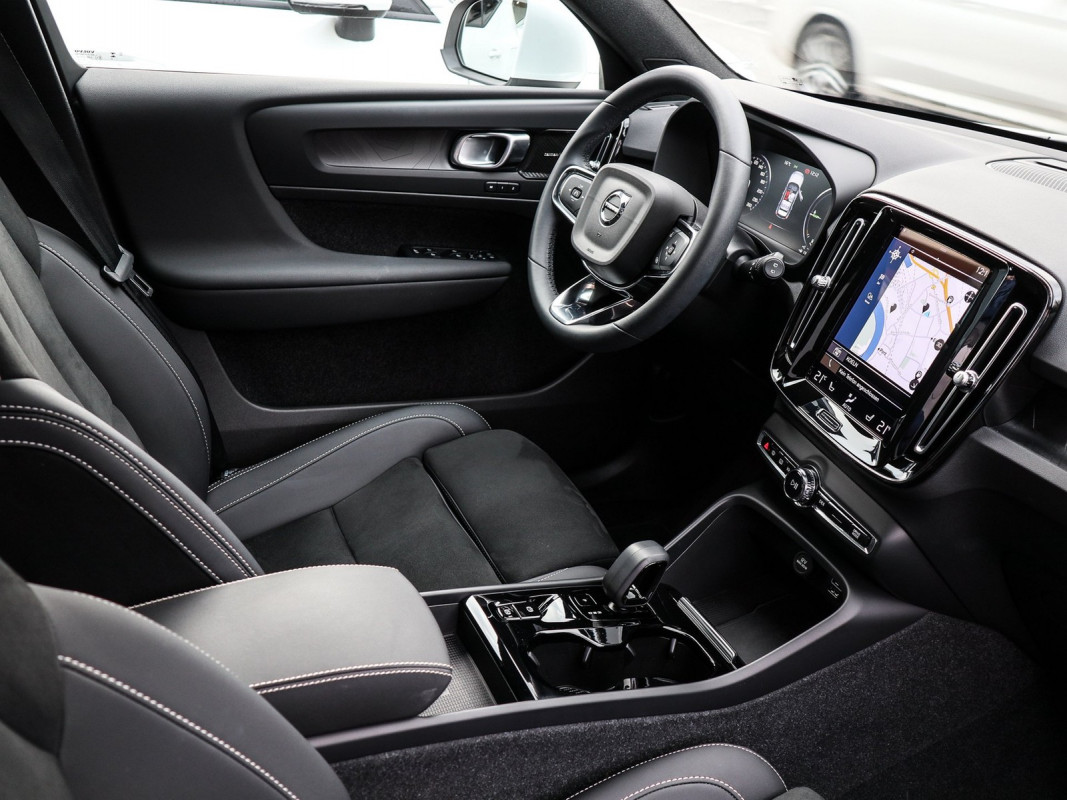 Volvo XC40 T4 Recharge - SUV/Off-road - Weiss - Gebrauchtwagen - Bild 3