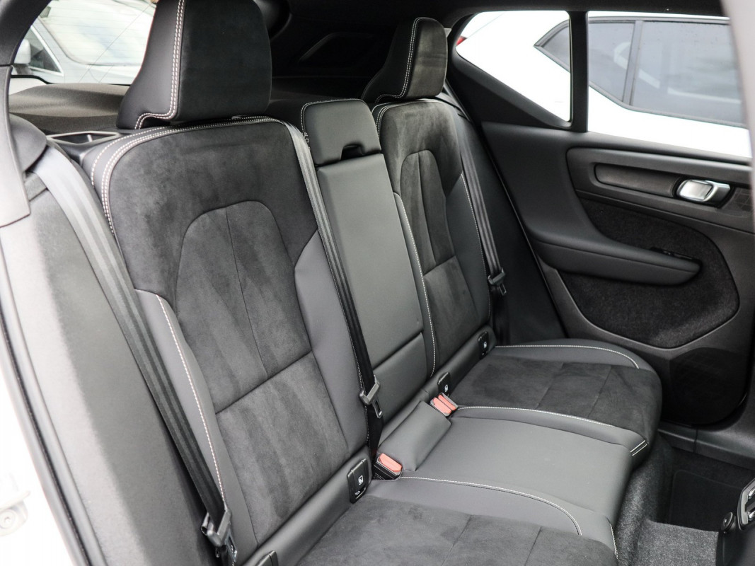 Volvo XC40 T4 Recharge - SUV/Off-road - Weiss - Gebrauchtwagen - Bild 5