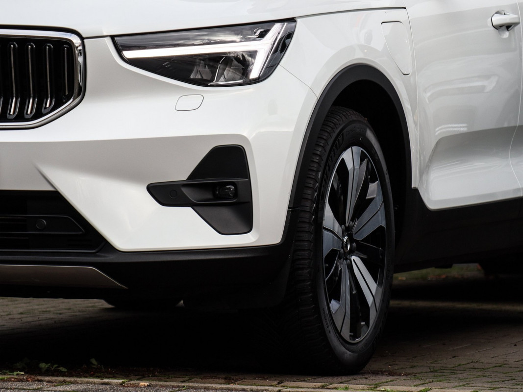 Volvo XC40 T4 Recharge - SUV/Off-road - Weiss - Gebrauchtwagen - Bild 6