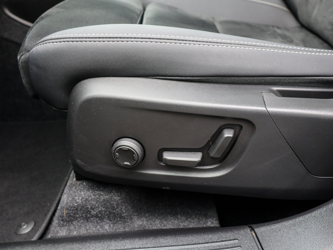 Volvo XC40 T4 Recharge - SUV/Off-road - Weiss - Gebrauchtwagen - Bild 15