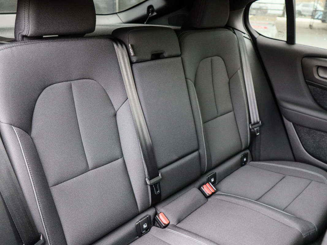 Volvo C40 Core - SUV/Off-road - Schwarz - Gebrauchtwagen - Bild 5