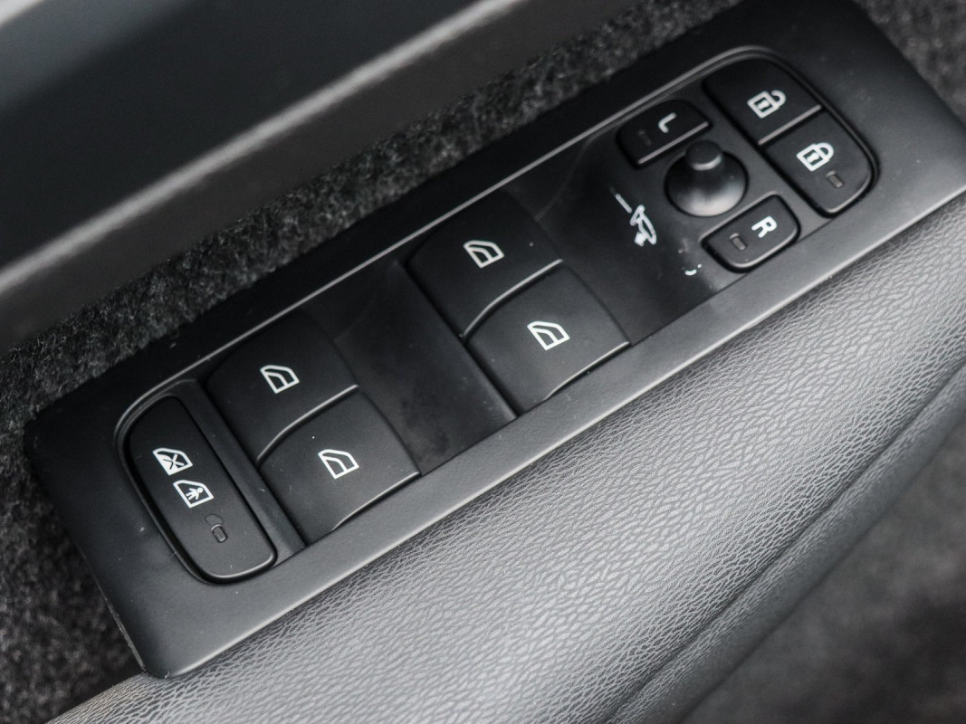 Volvo C40 Core - SUV/Off-road - Schwarz - Gebrauchtwagen - Bild 15