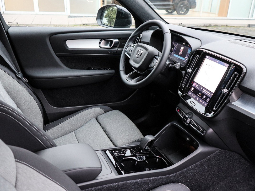 Volvo XC40 B3 - SUV/Off-road - Grau - Gebrauchtwagen - Bild 3