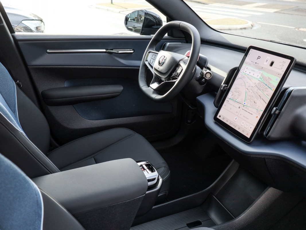 Volvo EX30 Single Motor Extended Range - SUV/Off-road - Schwarz - Gebrauchtwagen - Bild 3