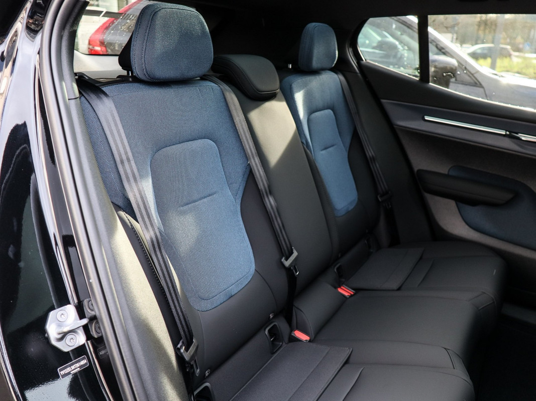 Volvo EX30 Single Motor Extended Range - SUV/Off-road - Schwarz - Gebrauchtwagen - Bild 5