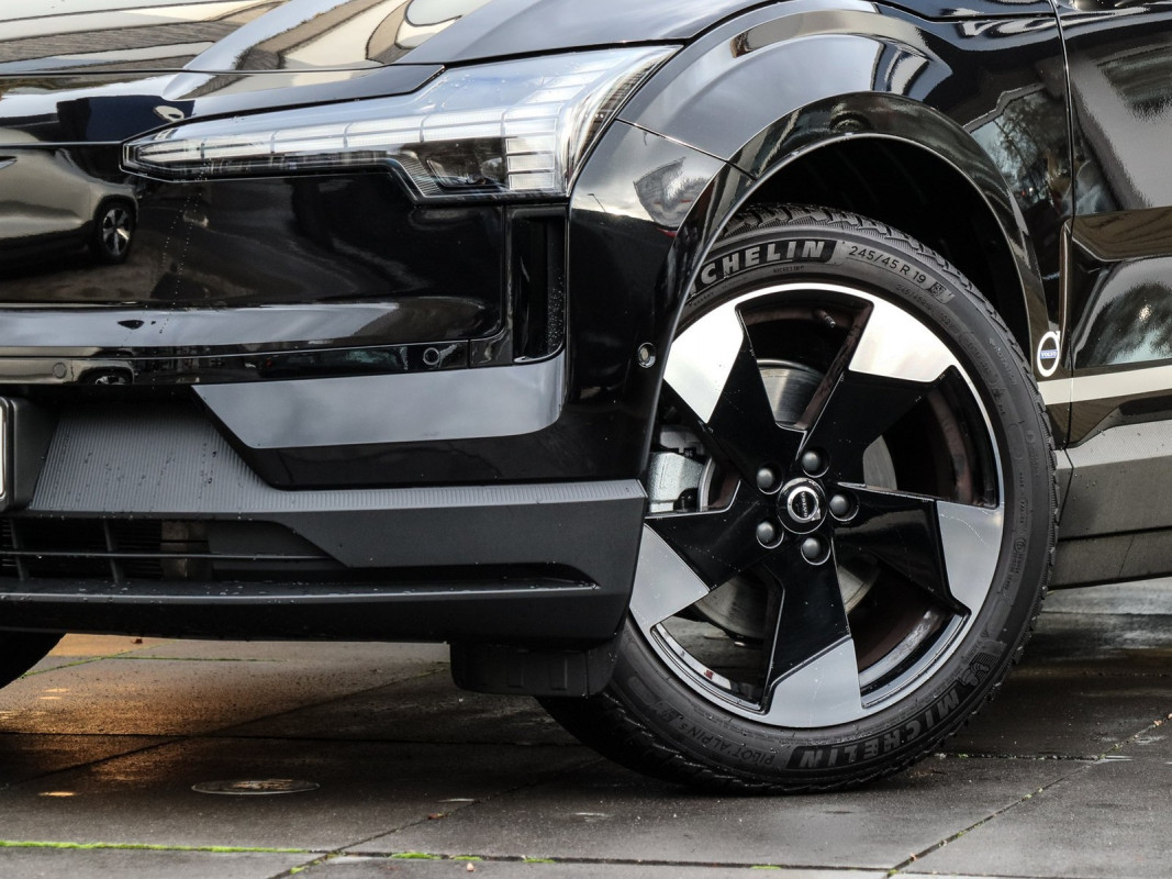 Volvo EX30 Single Motor Extended Range - SUV/Off-road - Schwarz - Gebrauchtwagen - Bild 6