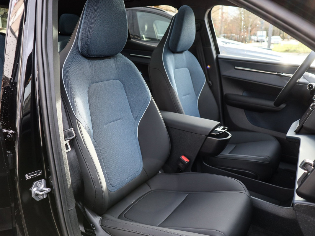 Volvo EX30 Single Motor Extended Range - SUV/Off-road - Schwarz - Gebrauchtwagen - Bild 7