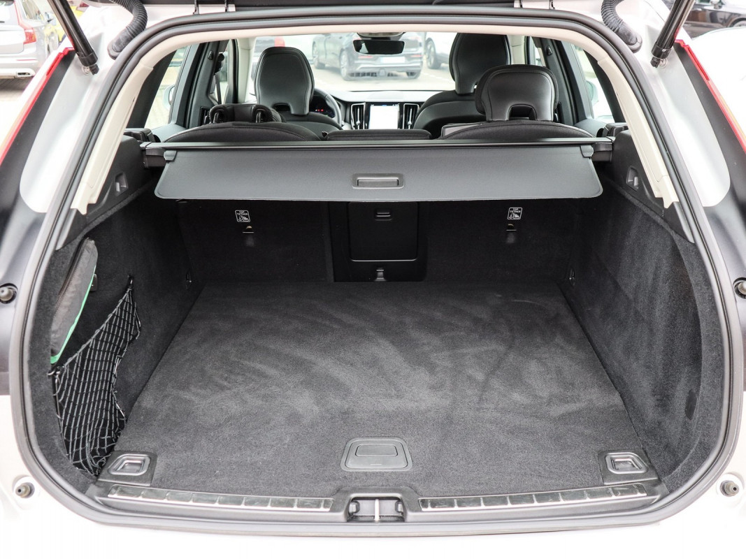 Volvo XC60 T6 Inscription Expression - SUV/Off-road - Silber - Gebrauchtwagen - Bild 12