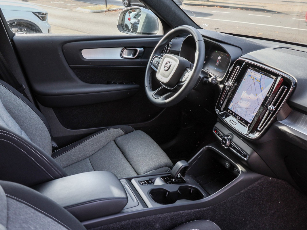 Volvo XC40 B3 (B) - SUV/Off-road - Silber - Gebrauchtwagen - Bild 3